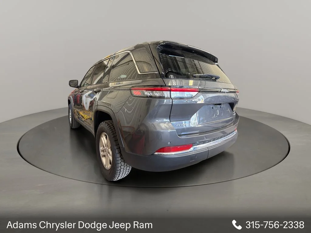 Used 2023 Gray Jeep Laredo image 4