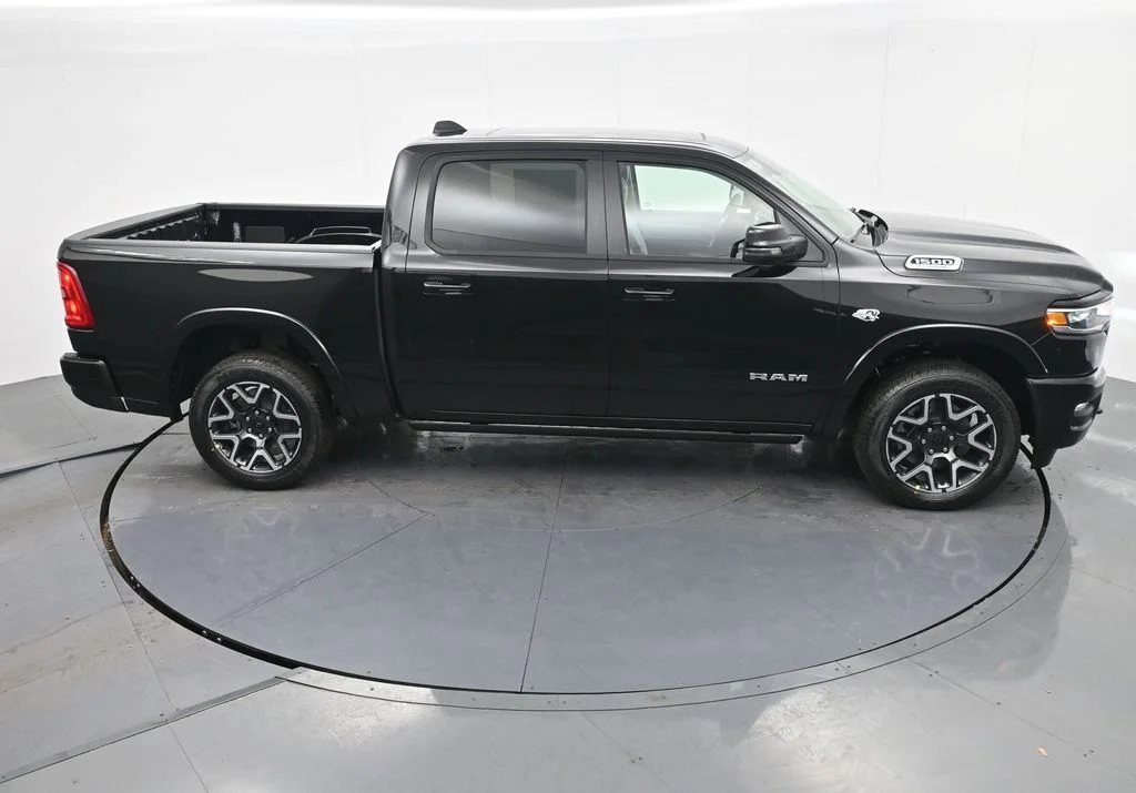 New 2026 Diamond Black Crystal Pearl-Coat Exterior Paint RAM Laramie image 25