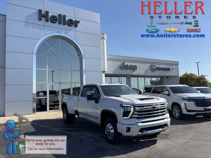 Used 2024 Pearl Chevrolet High Country image 1