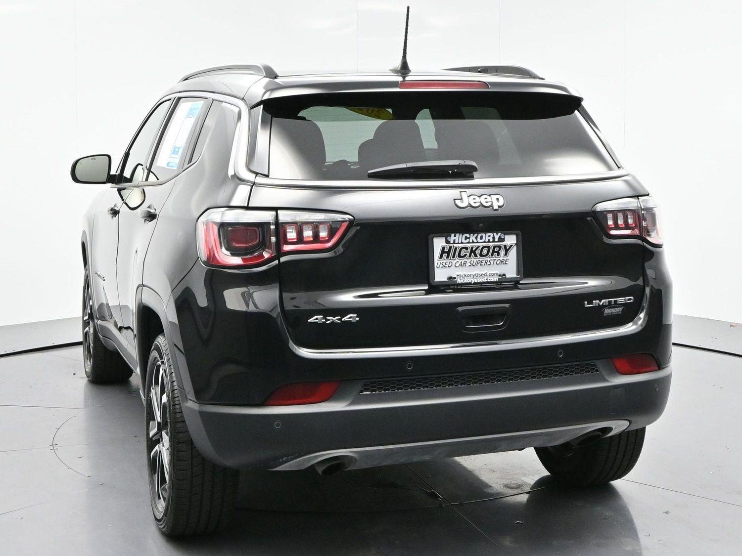 Used 2023 Diamond Black Crystal Pearlcoat Jeep Limited image 6