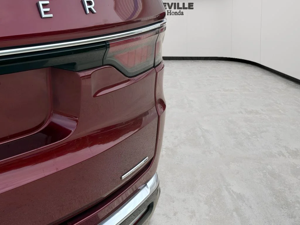 Used 2024 Velvet Jeep Series II image 6