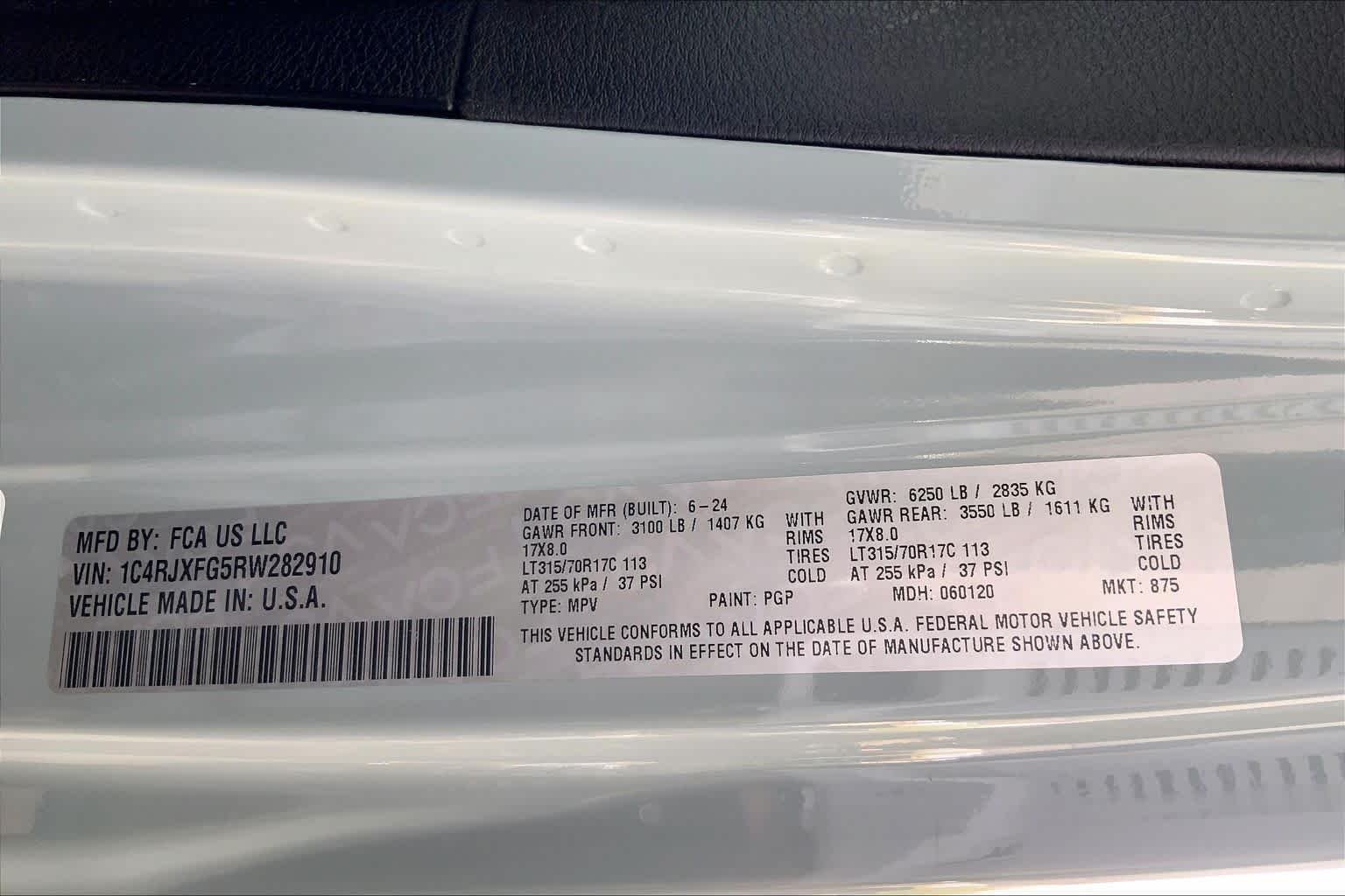 Used 2024 Earl Clearcoat Jeep Rubicon X image 37