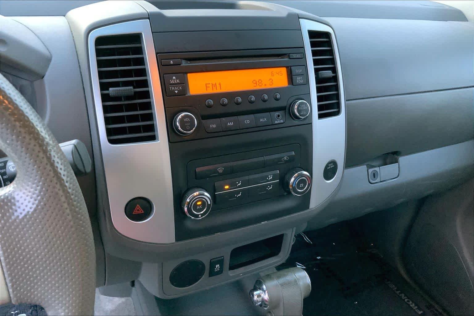 Used 2015 Glacier White Nissan S image 6