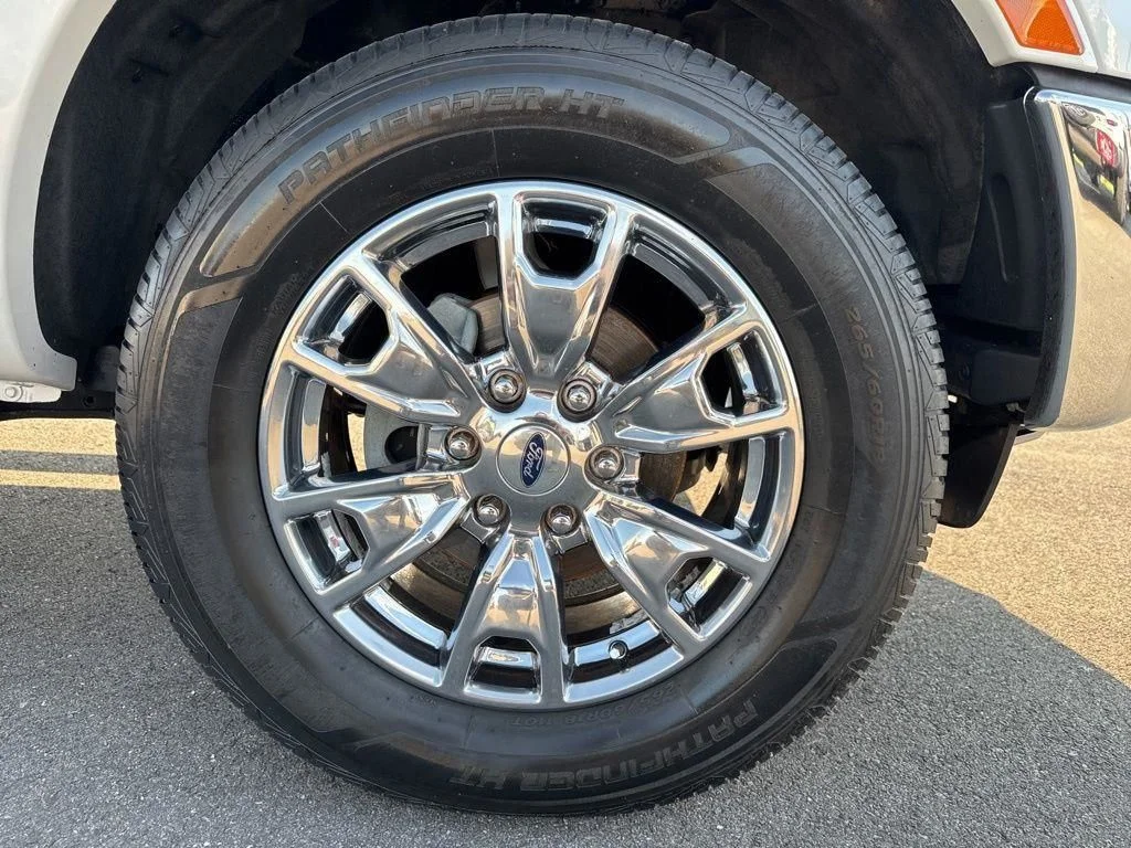 Used 2019 White Ford Lariat image 11