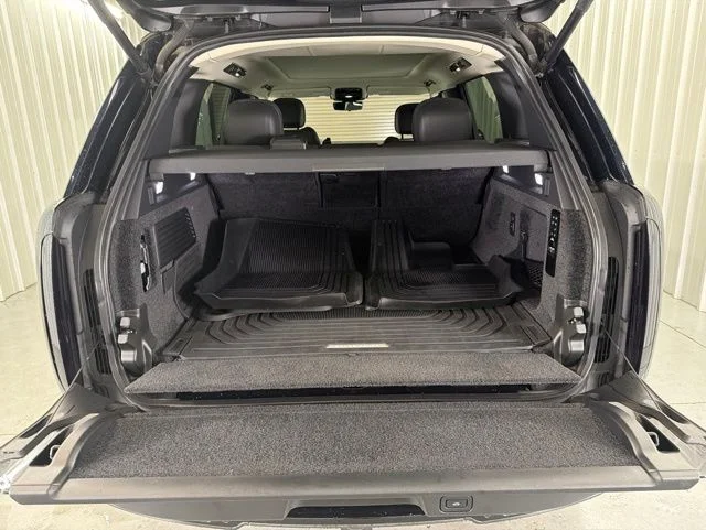 Used 2023 Santorini Black Metallic Land Rover Autobiography image 28