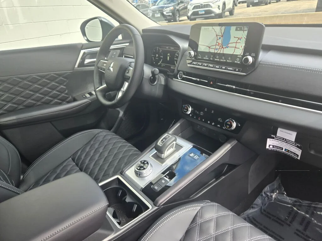 2025 Mitsubishi Outlander Plug-in Hybrid SEL - Photo 6