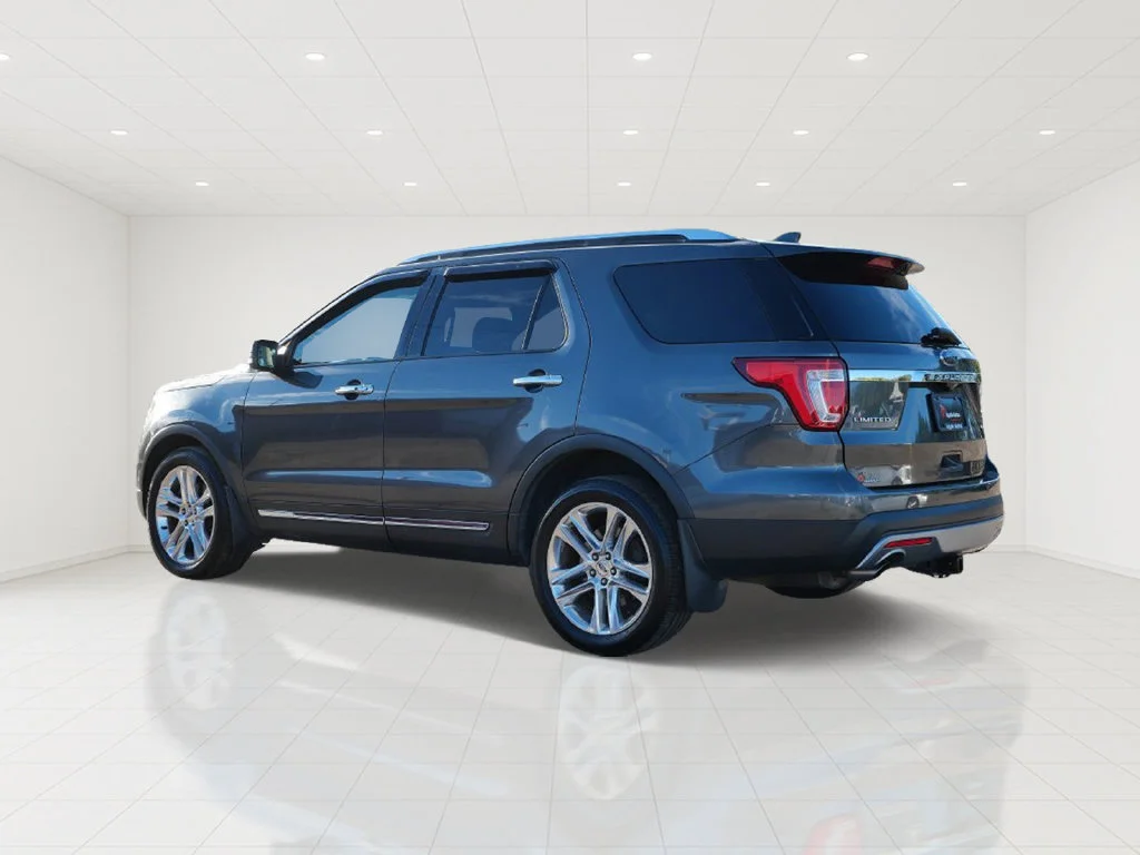 Used 2016 Gray Ford Limited image 4