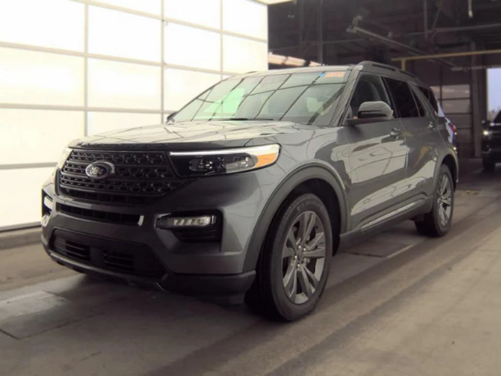 Used 2024 Gray Metallic Ford XLT image 2