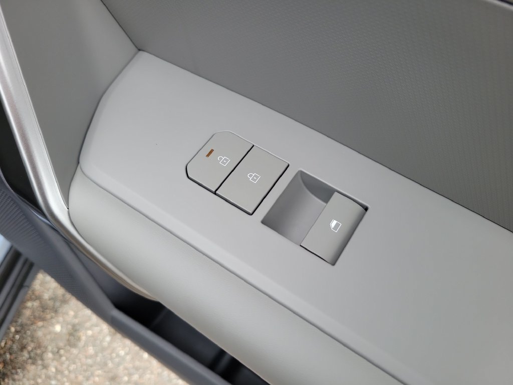 New 2027 Pale Gray Kia S image 9
