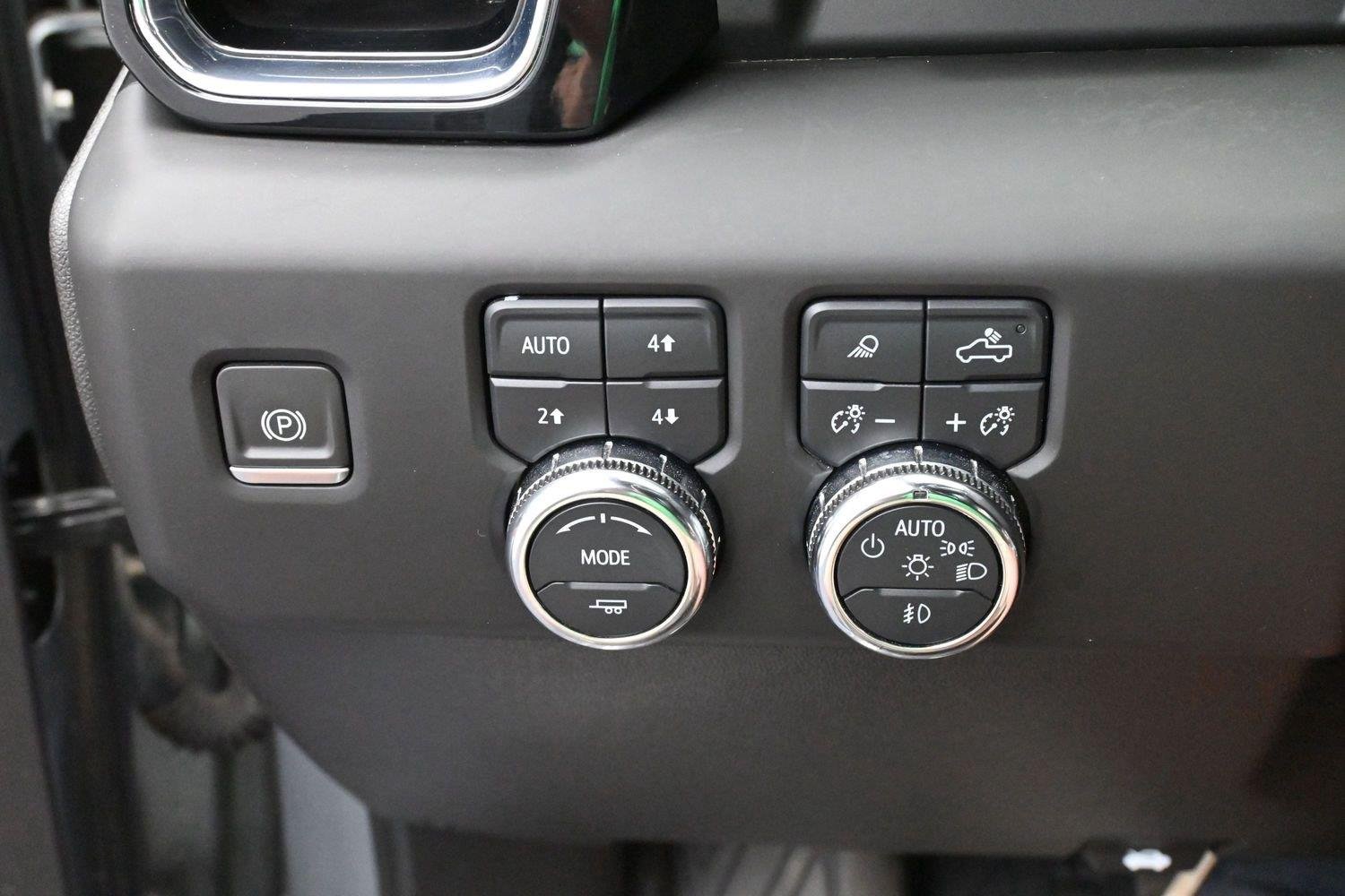 Used 2024 Sterling Metallic GMC Denali Ultimate image 19