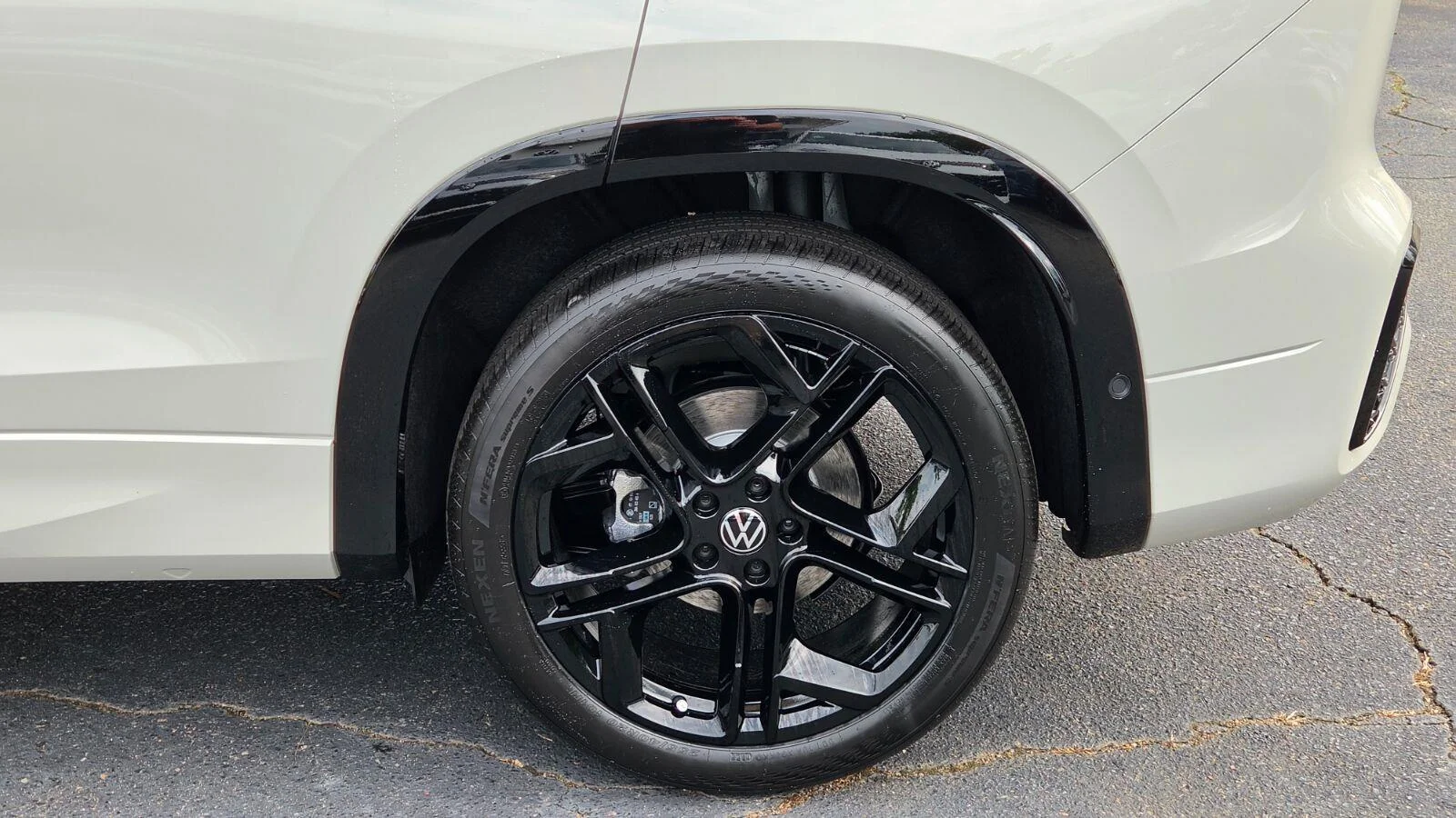 New 2026 Sandstone Volkswagen SE R-Line Black image 14