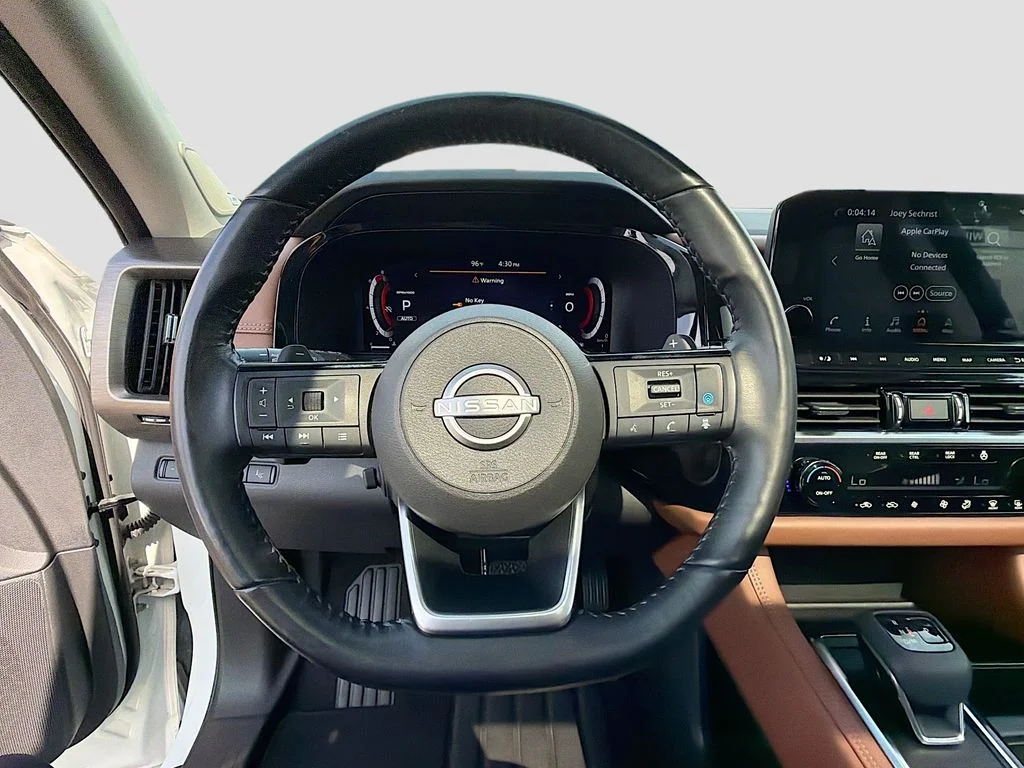 Used 2023 Pearl White Nissan Platinum image 11
