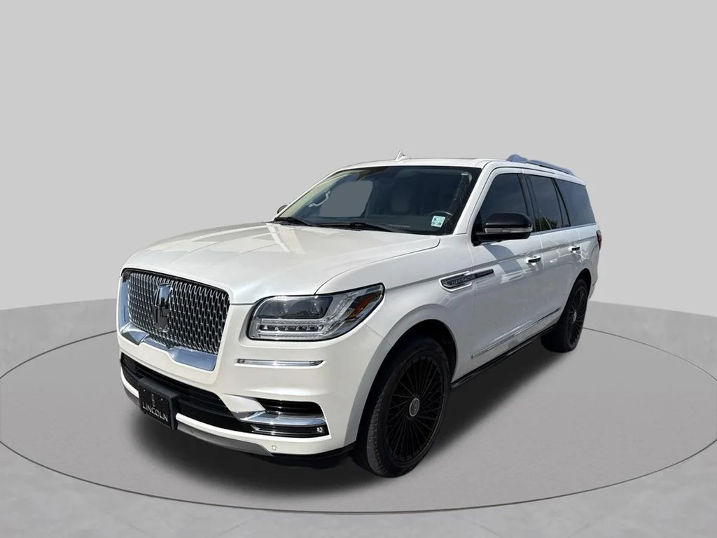 Used 2018 White Platinum Clearcoat Metallic Lincoln Select image 8