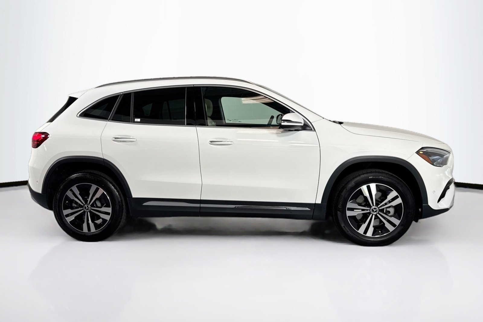 New 2026 Polar White Mercedes-Benz GLA 250 4MATIC® SUV image 4