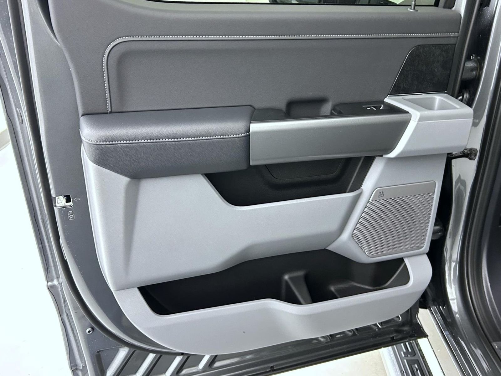 New 2026 Carbonized Gray Metallic Ford XLT image 20