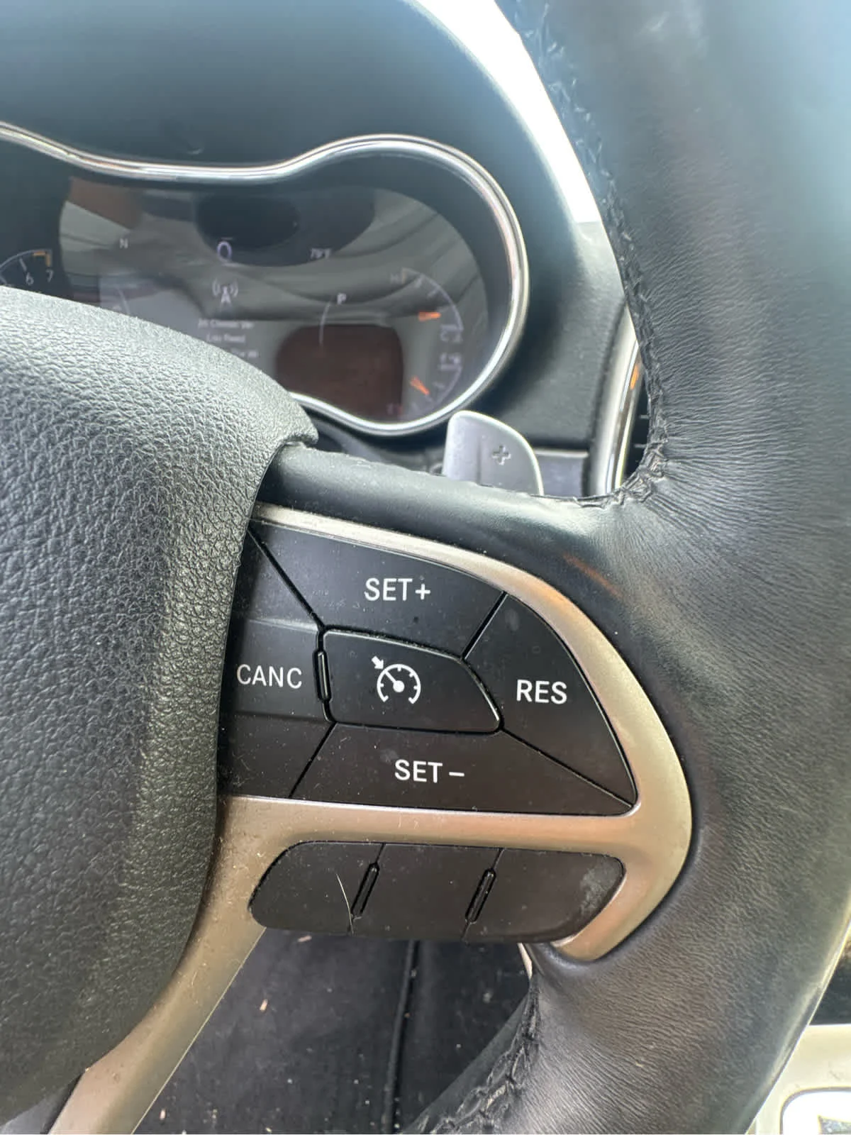 Used 2017 Diamond Black Crystal Pearlcoat Jeep Limited image 12