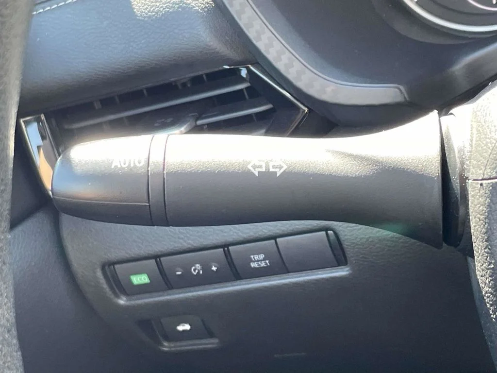 Used 2024 White Nissan SV image 31