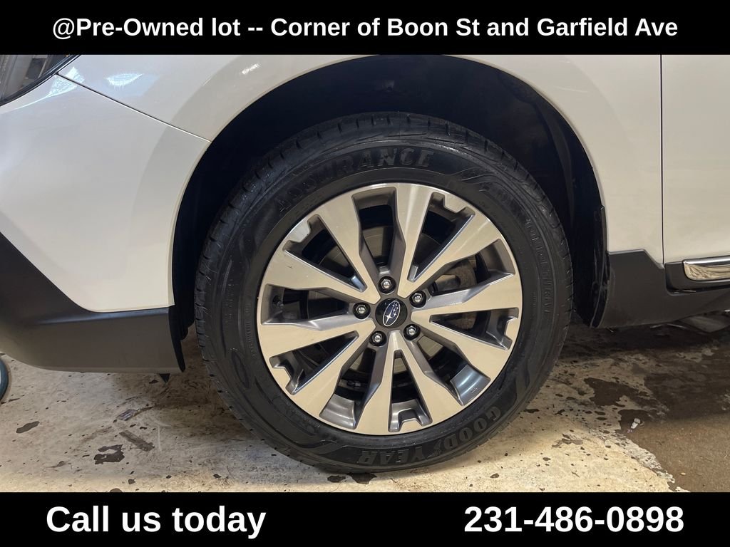 Used 2019 White Subaru 2.5i image 11