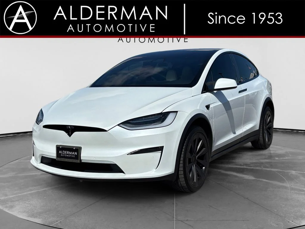 Used 2022 White Tesla Plaid image 1