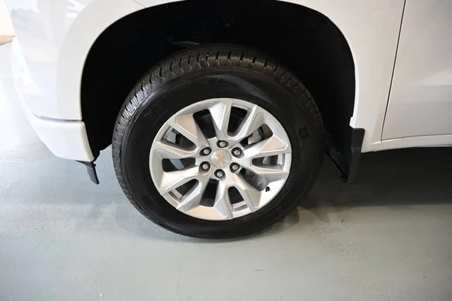 New 2026 Summit White Chevrolet Custom image 26