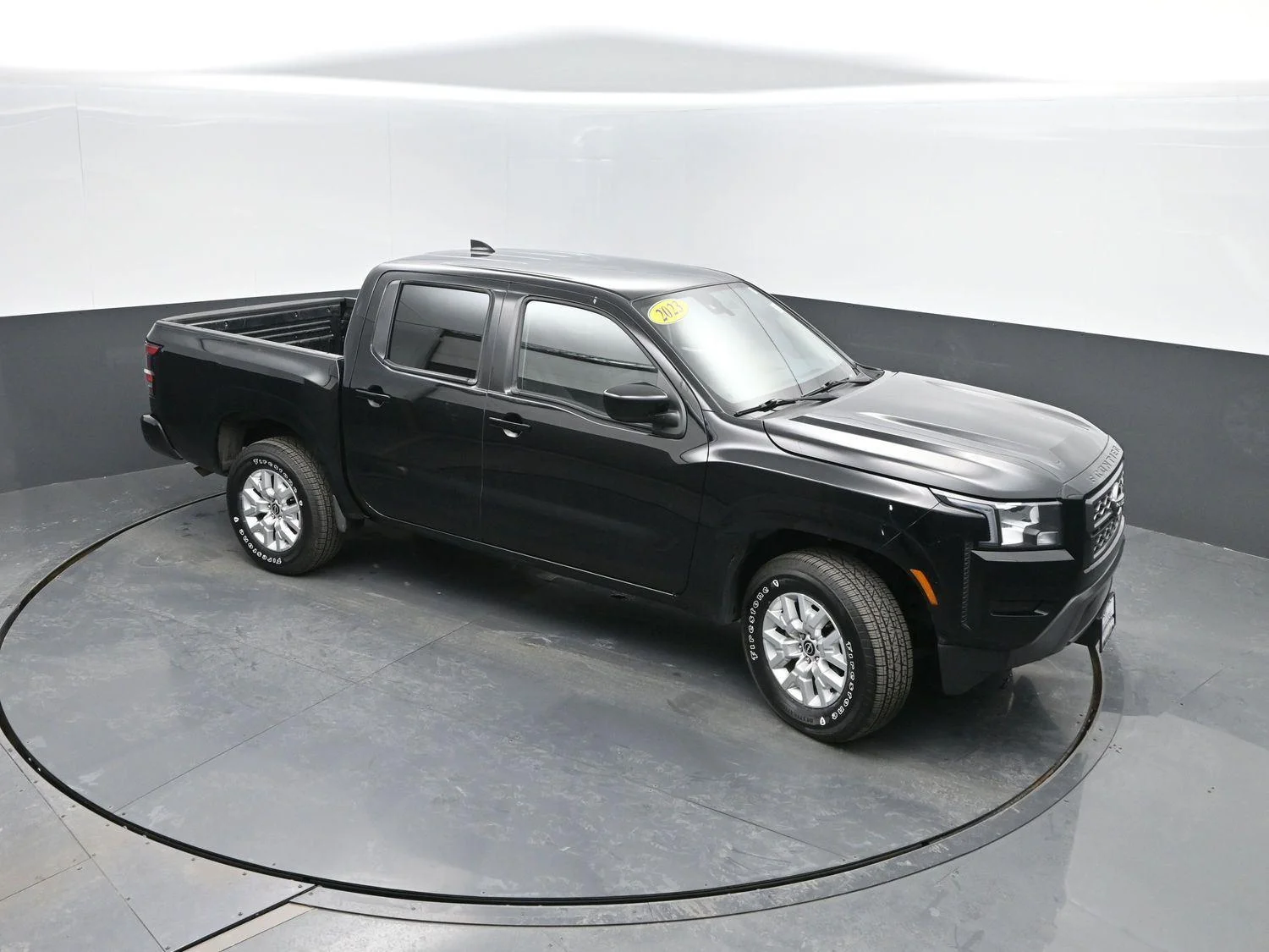 Used 2023  NISSAN  image 32