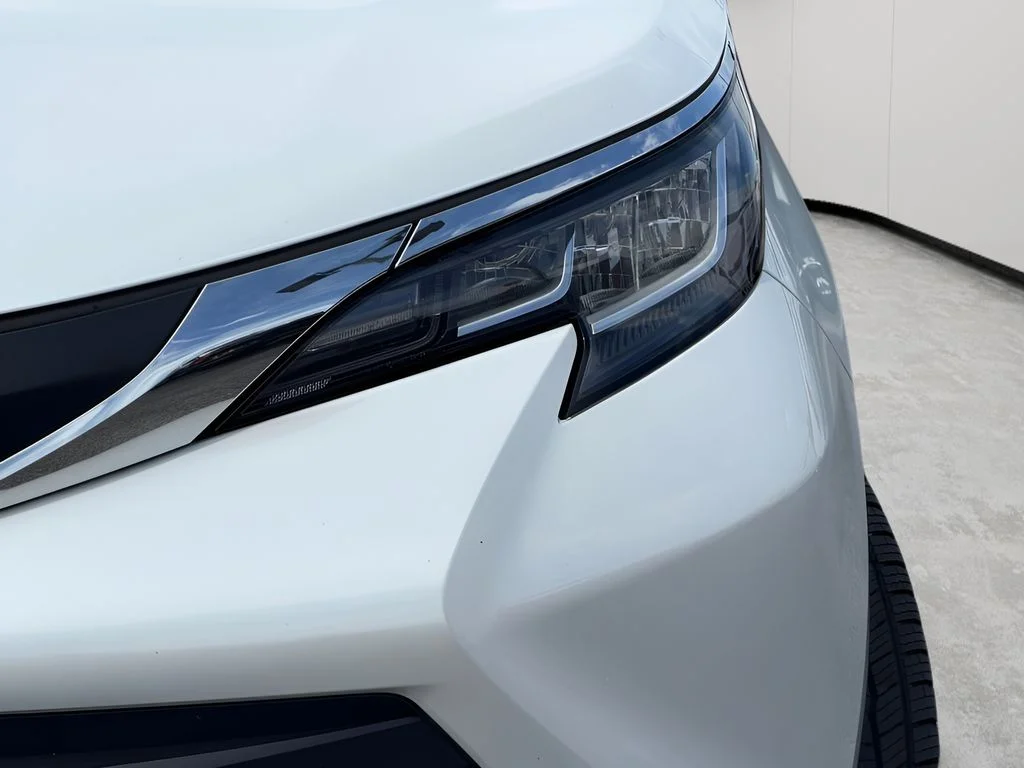 Used 2022 Wind Chill Pearl Toyota XLE image 5