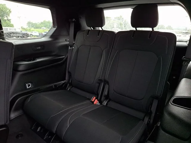 Used 2025 Black Jeep Laredo image 12