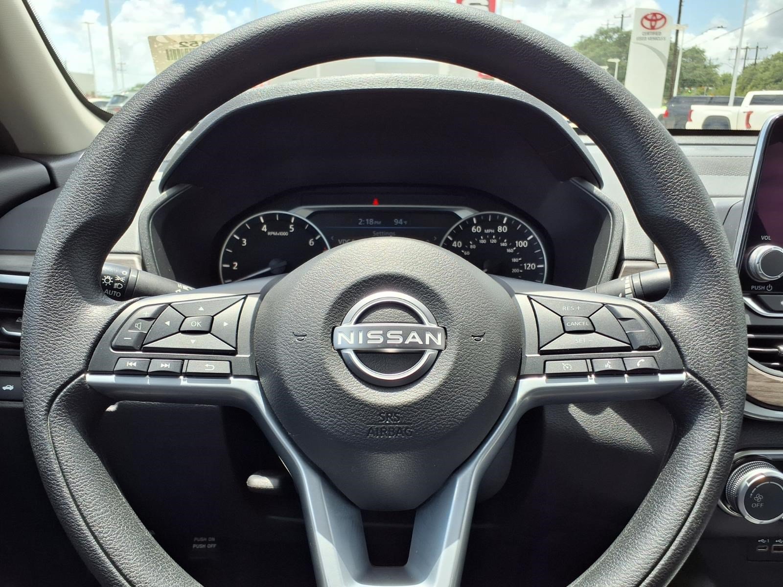 Used 2025 Glacier White Nissan SV image 21