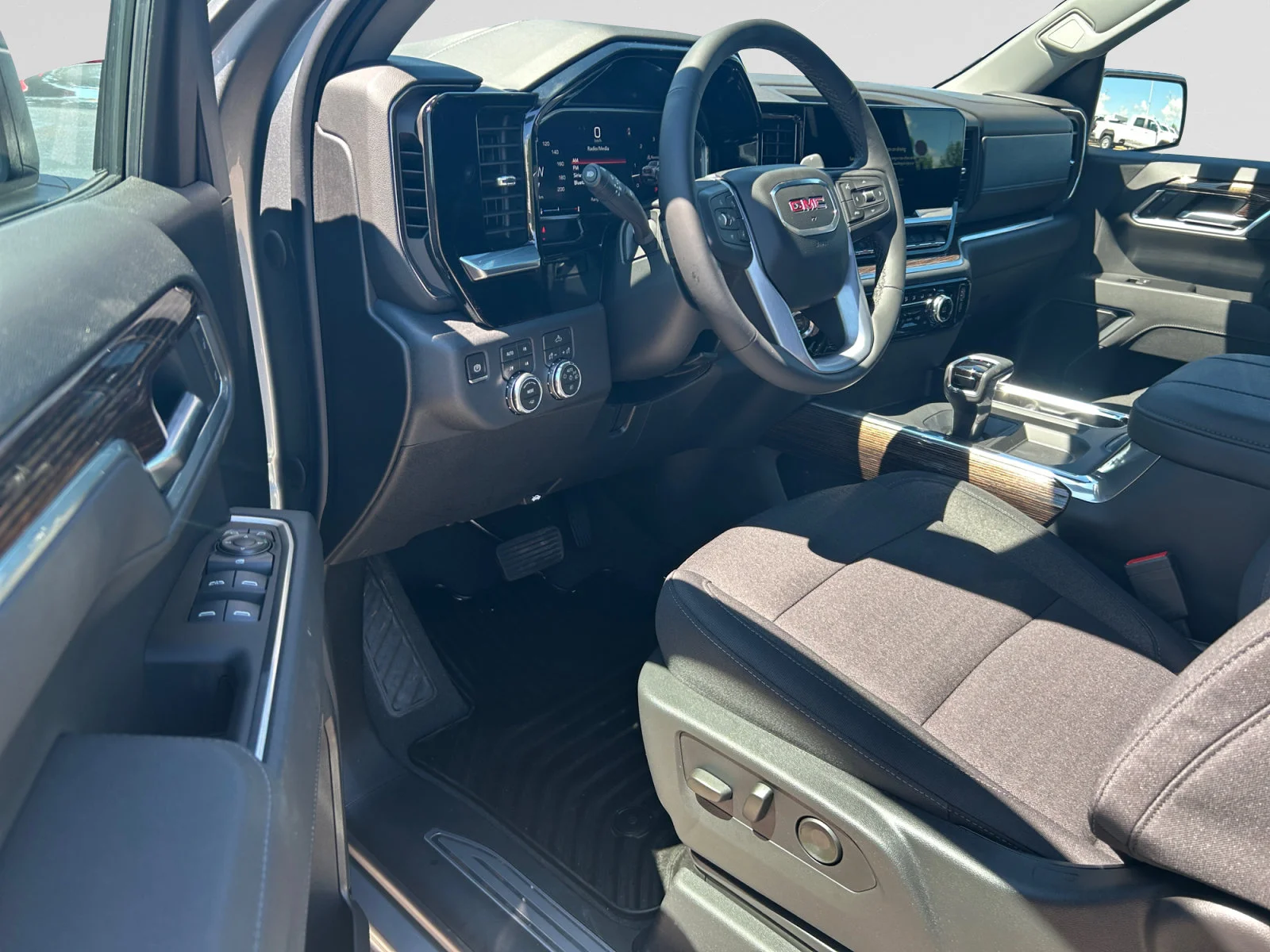 New 2026 Sterling Metallic GMC Elevation image 12