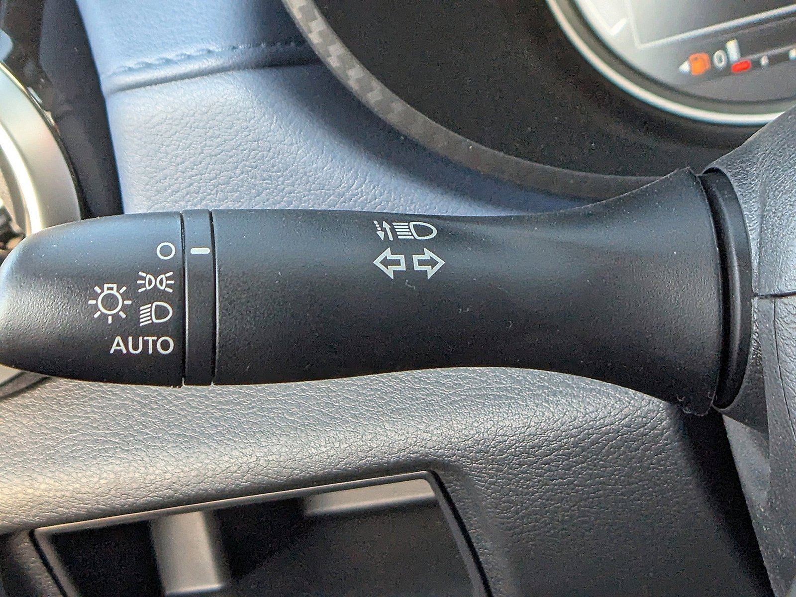 2025 Nissan Versa Sedan SV - Photo 18