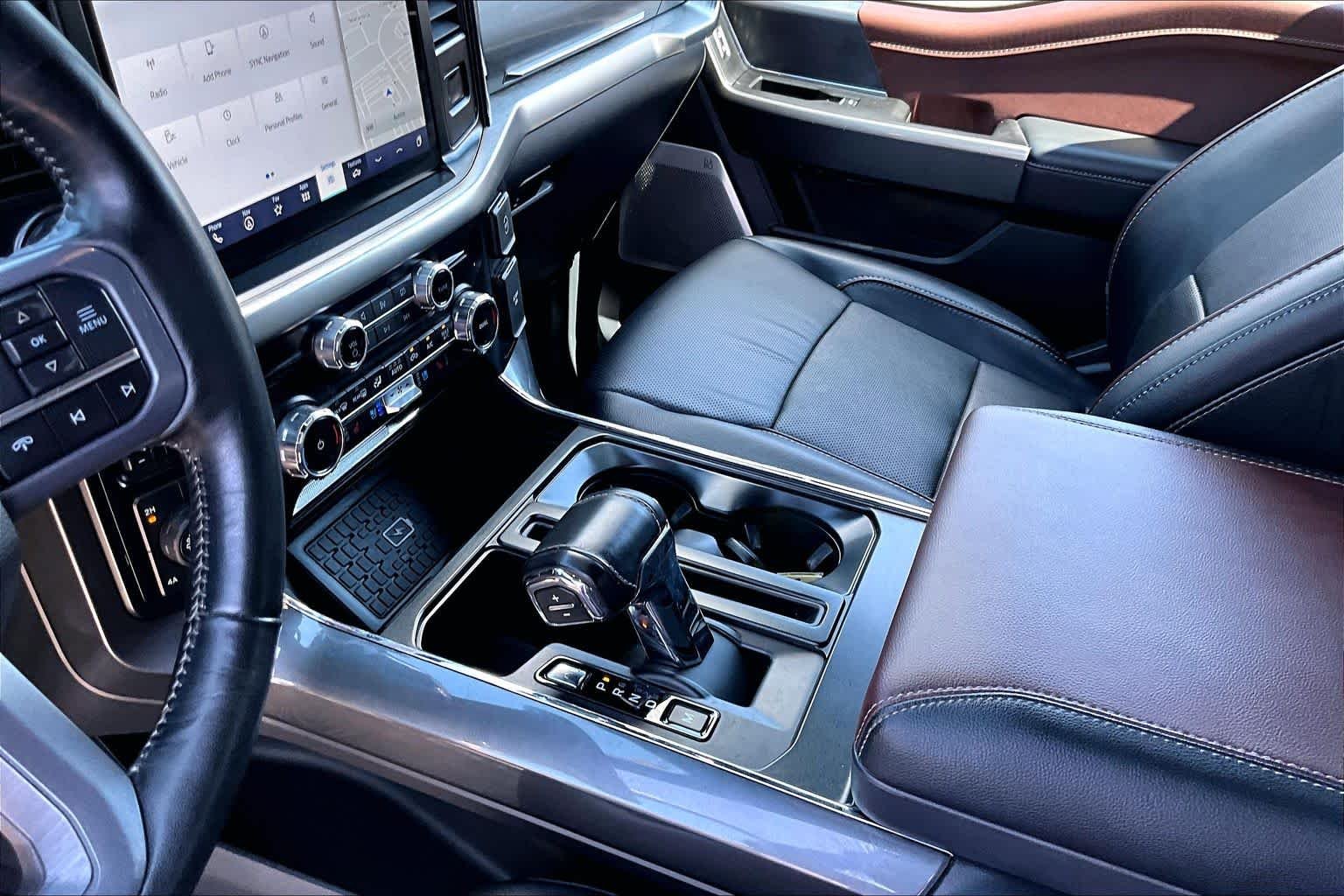 Used 2023 Agate Black Metallic Ford LARIAT image 17