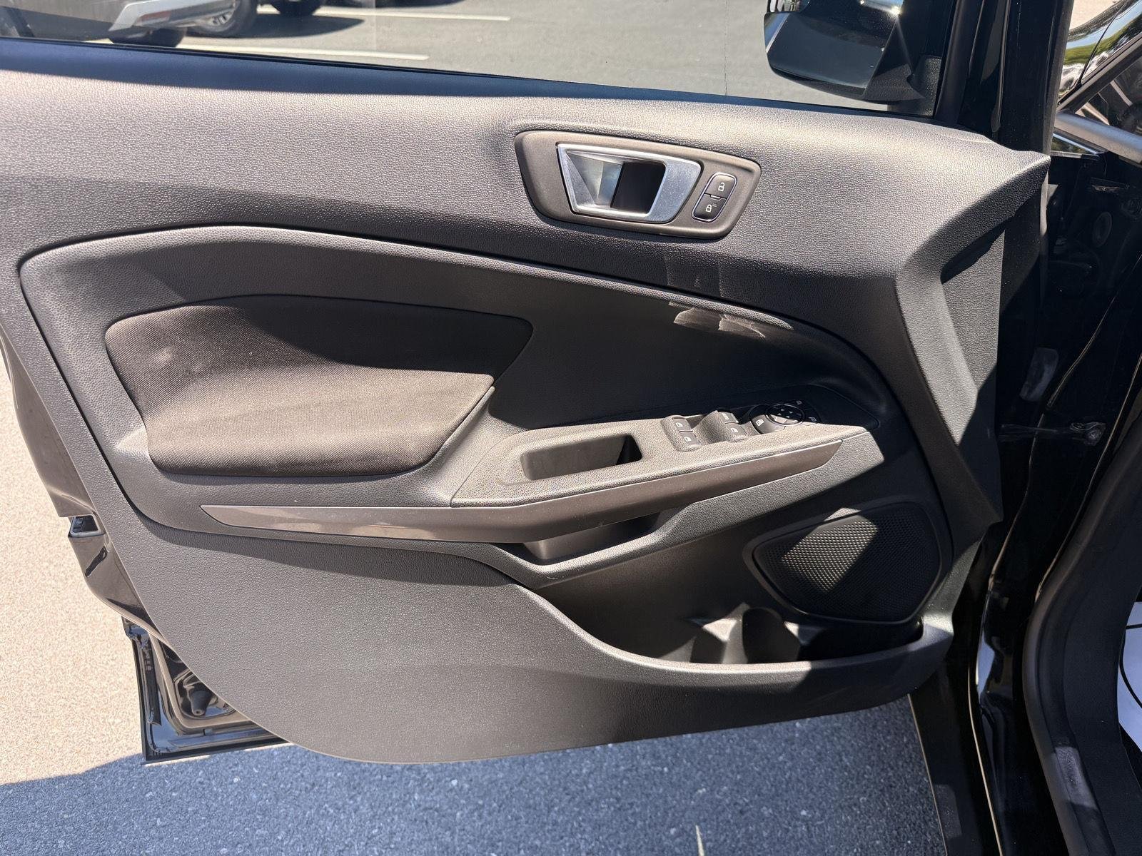 Used 2019 Shadow Black Ford SE image 12