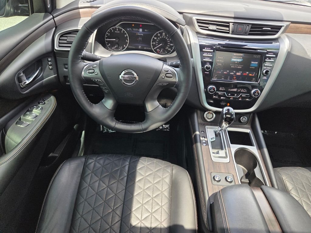 Used 2022 Black Nissan Platinum image 9