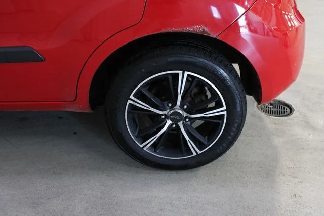 Used 2010 Red Kia Plus image 32