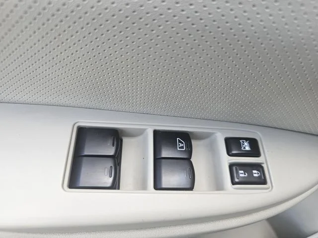 Used 2012 Satin White Pearl Subaru 3.6R image 19