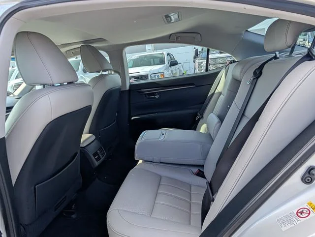 2017 Lexus ES 350 - Photo 7