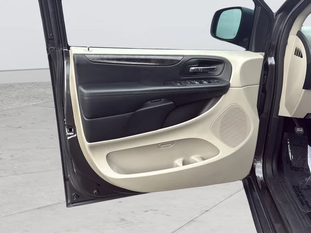 Used 2019 Gray Dodge SE image 29
