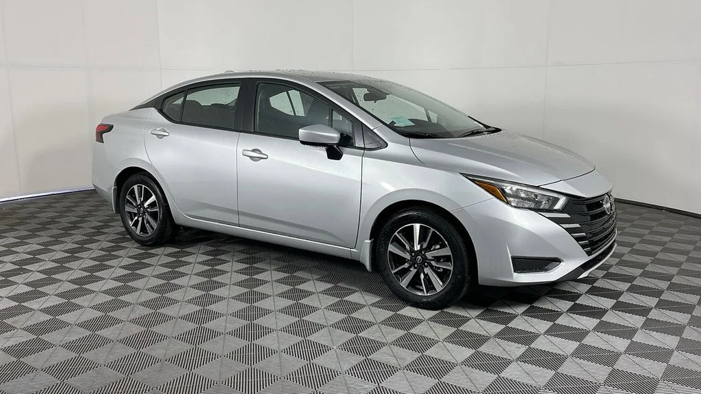 Used 2025 Silver Nissan 1.6 SV image 2