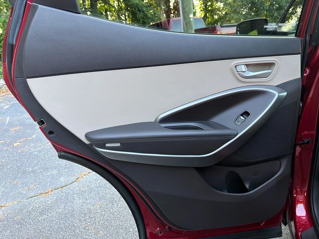 Used 2014 Red Hyundai Base image 21