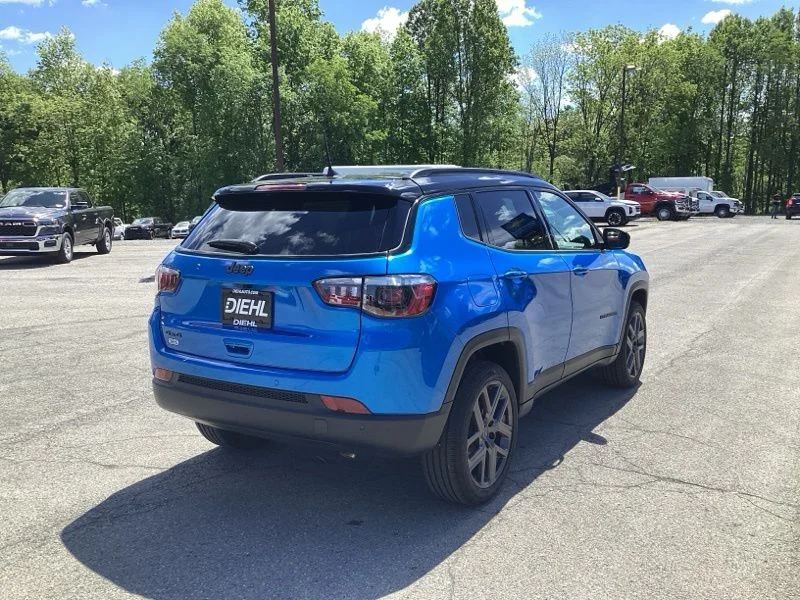 New 2026 Hydro Blue Pearl-Coat Exterior Paint Jeep Limited image 7
