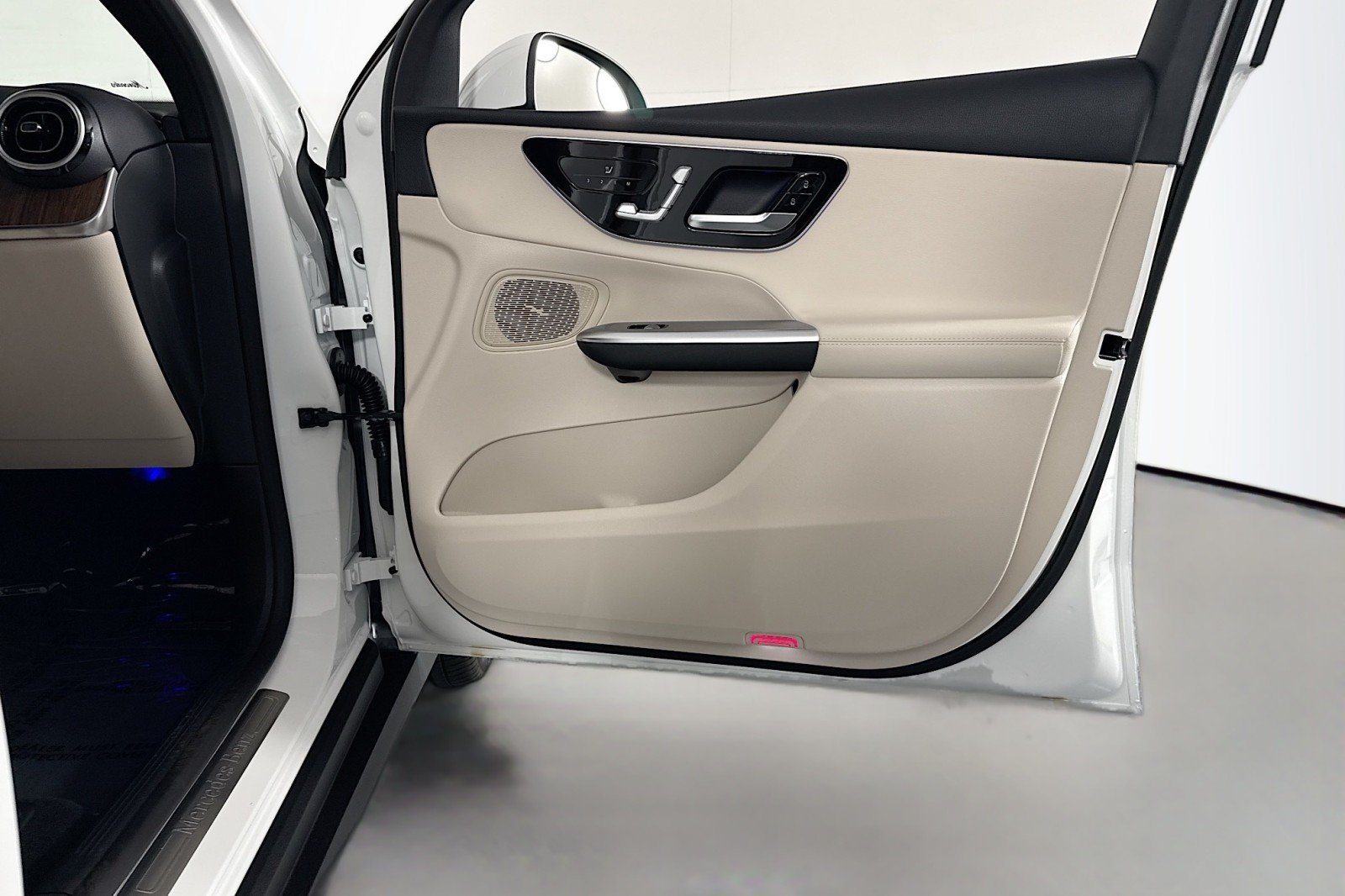 New 2026 Polar White Mercedes-Benz GLC 300 SUV image 22