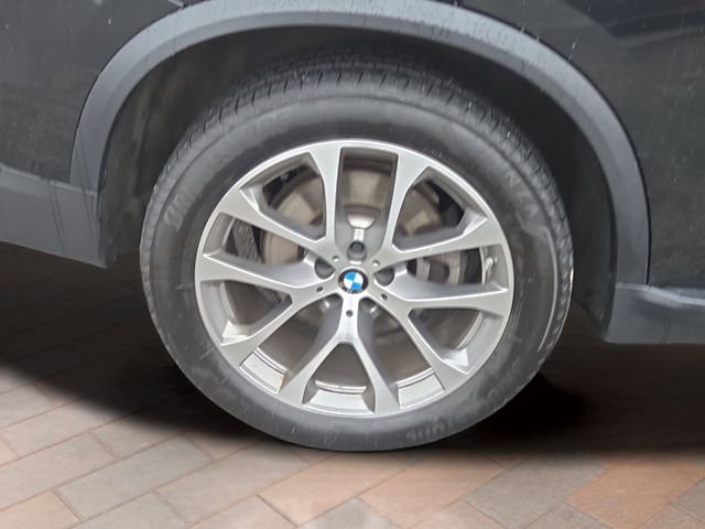 Used 2026 Black Sapphire Metallic BMW xDrive40i image 4