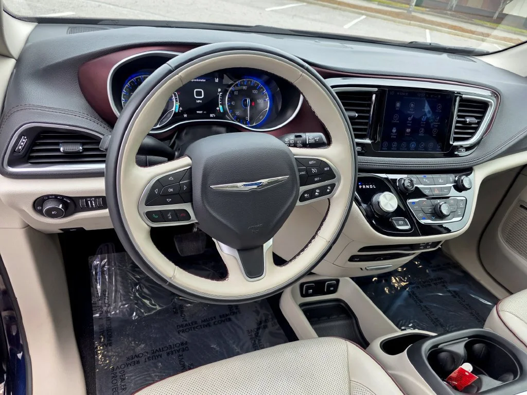 Used 2017 Blue Chrysler Limited image 16