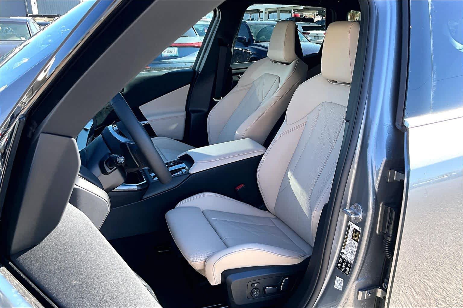 Used 2026 Skyscraper Grey Metallic BMW 30 xDrive image 9