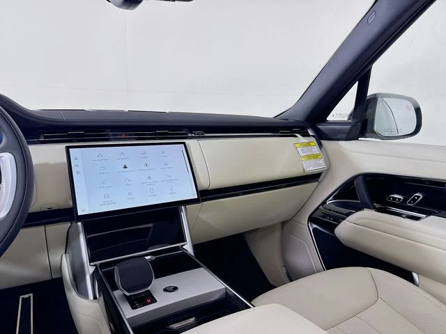 New 2026 Batumi Gold Premium Metallic Land Rover SE image 26