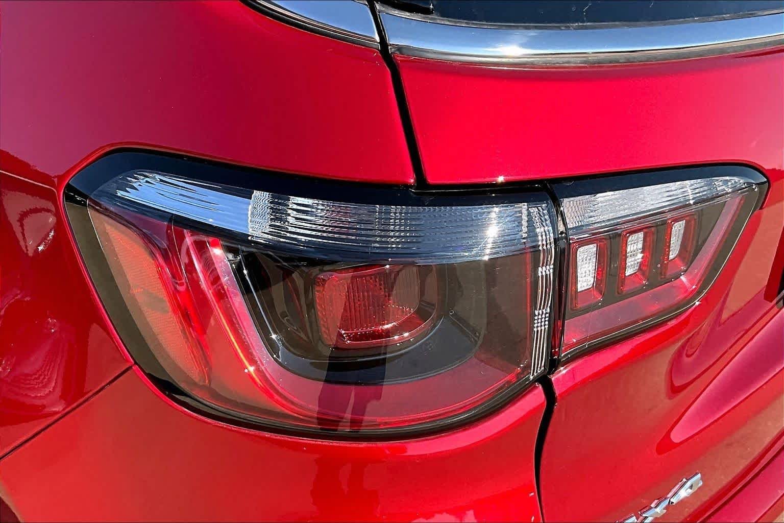 Used 2025 Red Hot Pearlcoat Jeep Limited image 27