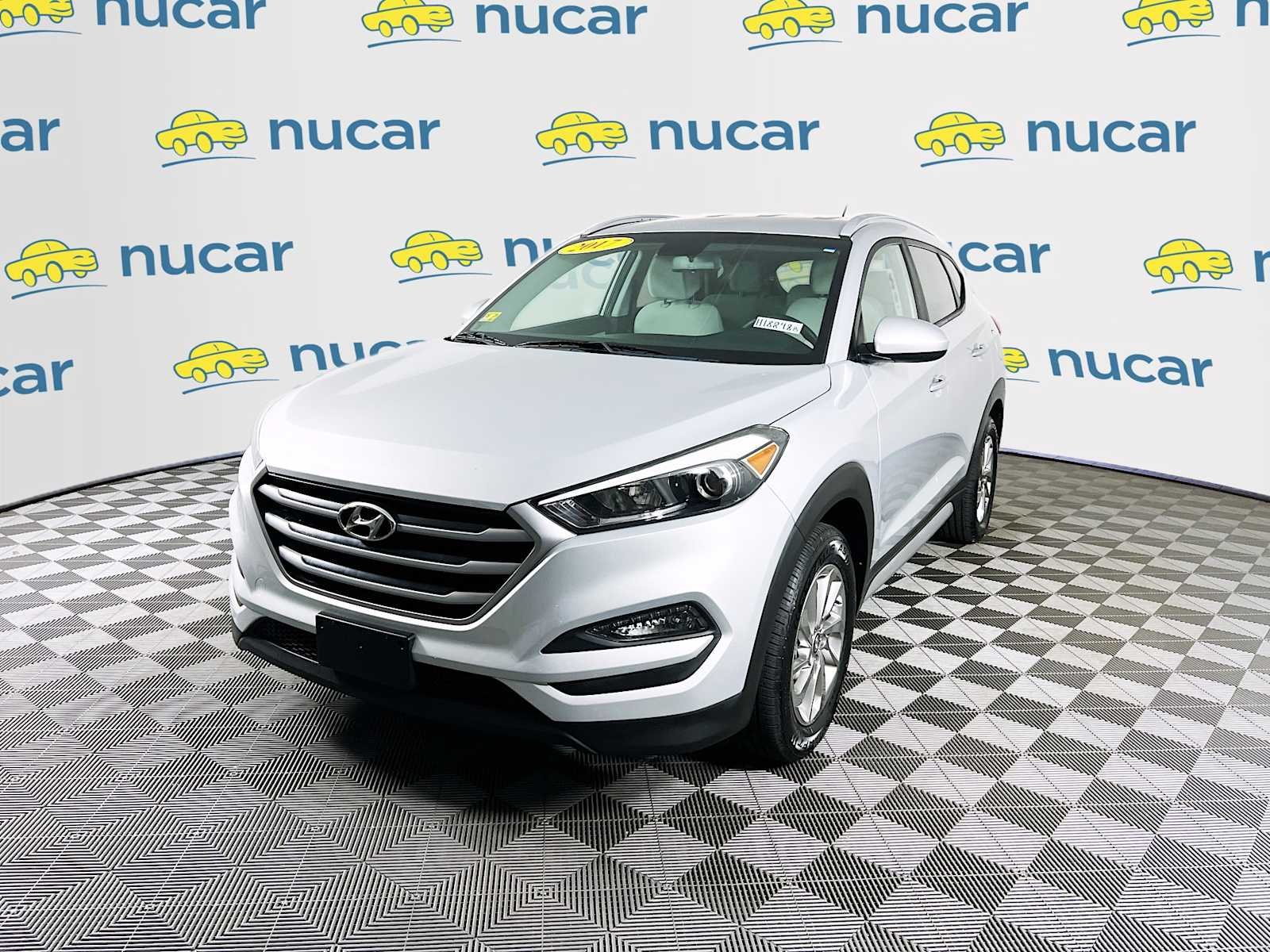 Used 2017 Molten Silver Hyundai SE image 3