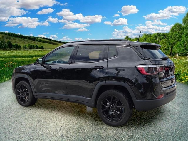 Certified Used 2022 Black Jeep Latitude image 4