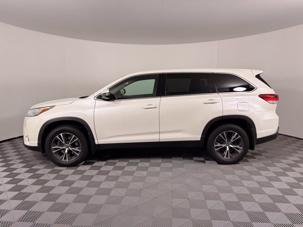 Used 2019 White Toyota LE image 12