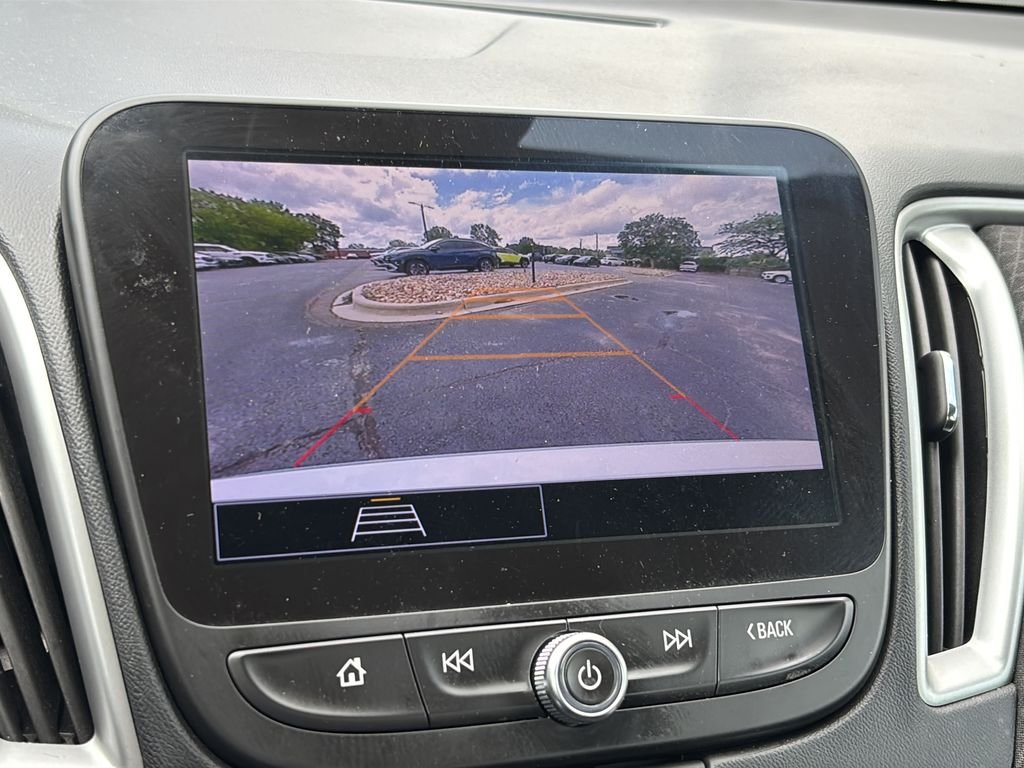 Used 2024 Summit White Chevrolet LT image 27